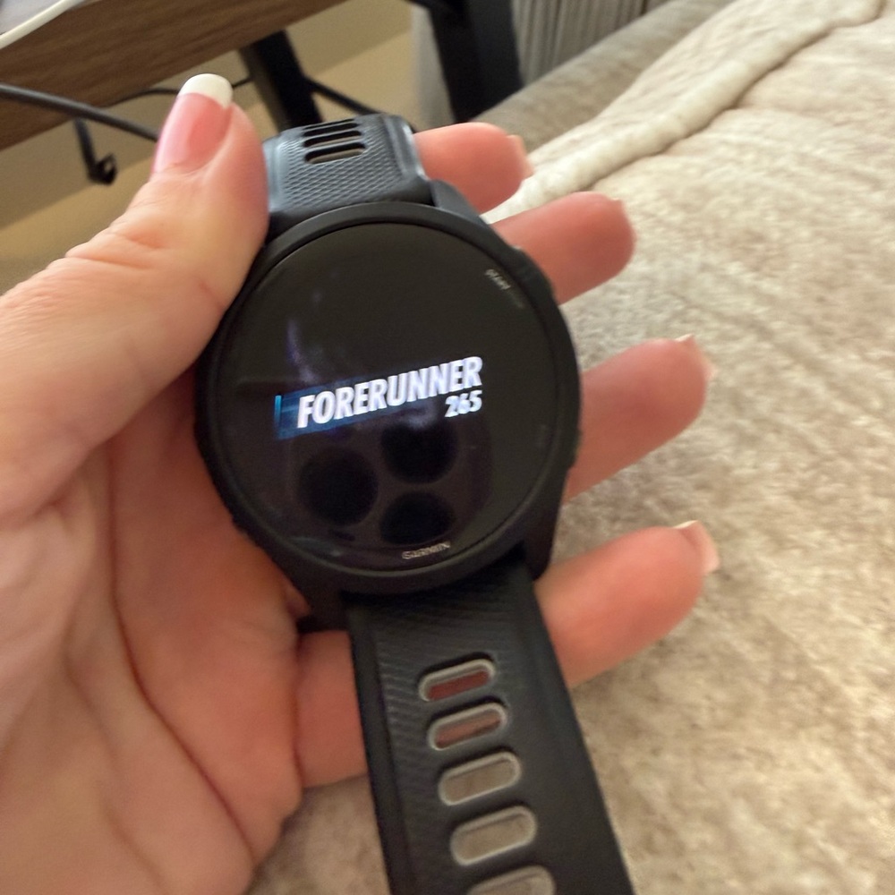 Garmin forerunner 265 Black and Gray Smartwatch - Picture 2 of 6